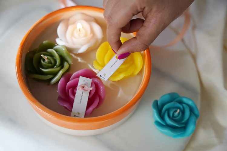 شمع گل رز شناور روی آب 5 عددی